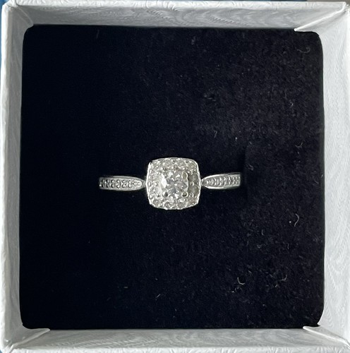9ct white gold square halo - gold,