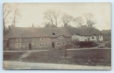 POSTCARD LEICESTERSHIRE MOUNTSORREL THE GREEN THATCHED COTTAGES HOUSES RPPC