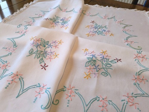 Vintage hand embroidered - hand,