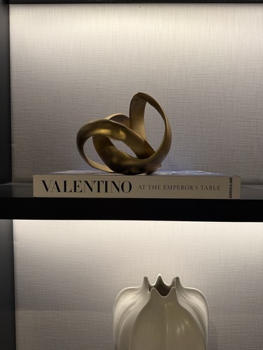 Gold knot decorative sculpture - knot,
