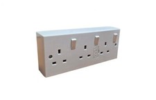 TRIPLE 3 GANG 13AMP SWITCHED