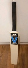 Slazenger V1000 XR+1 Cricket