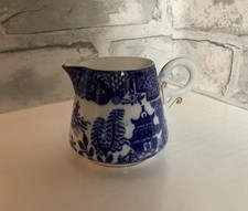Royal Worcester 1950s vintage milk/cream jug willow pattern blue and white