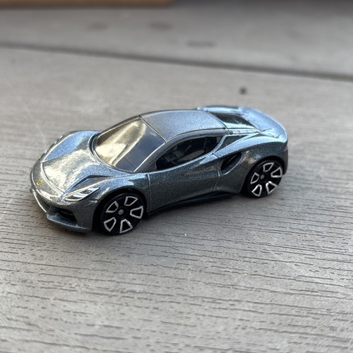 Hot wheels lotus - emira, unboxed