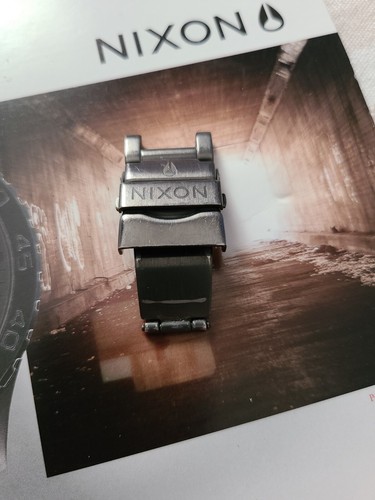 Nixon the gunmet color - 42-20,