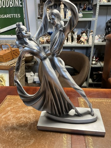Beautiful art deco - -, lovers