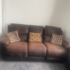 Three seater leather recycling
