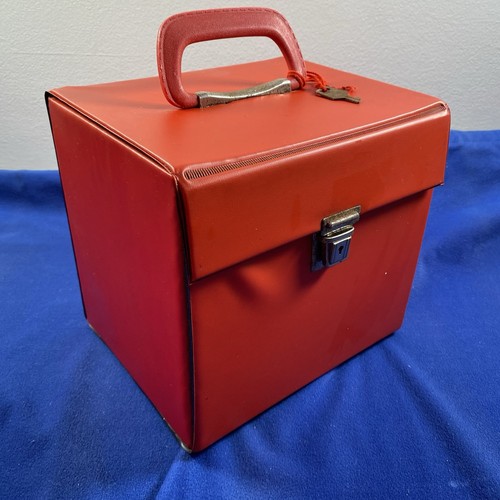 Vintage red storage box - 7”,