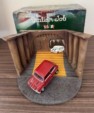 Corgi 'The Italian Job Diorama' CC82217 Model scale 1:36 - red Mini and Diorama