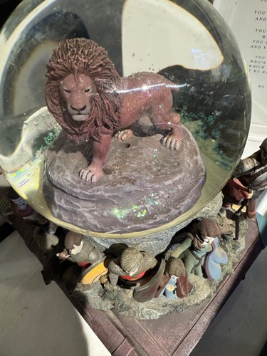 Disney narnia snowglobe very - -,