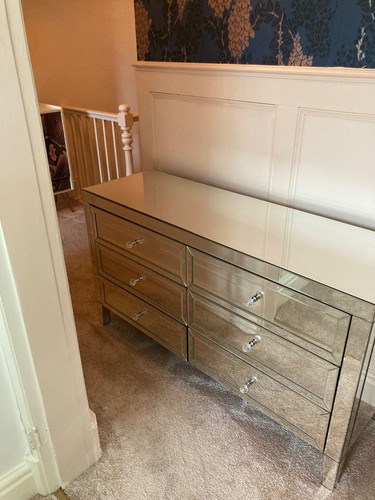 Stunning set mirrored - stunning, of
