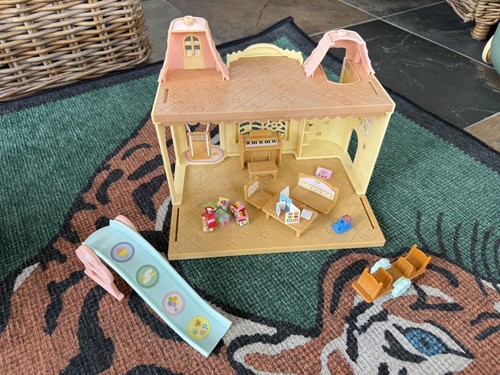 Sylvanian families nursery - families,