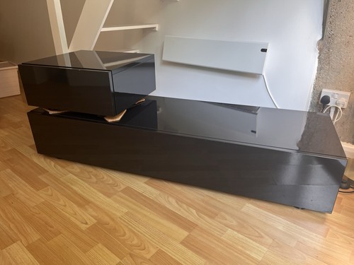 Part habitat black - part,