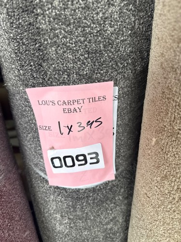 Grey carpet remnant - carpet, x