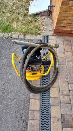 Concrete vibrating poker - vibrating, with