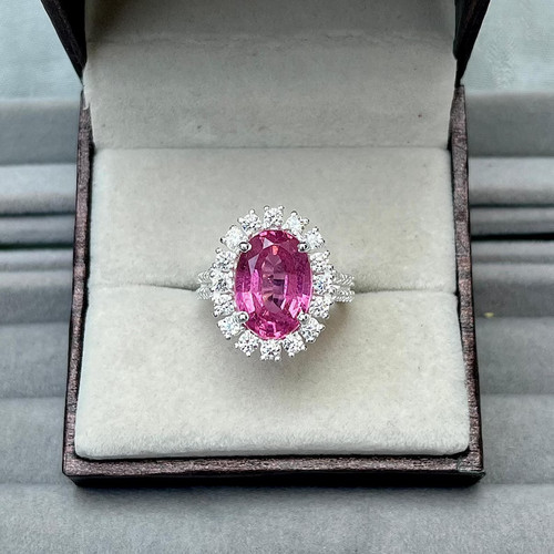 Oval cut natural pink - 5.20,
