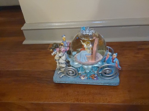 Disney snow globe - snow,