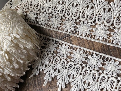 Laverslace quality ivory daisy - ivory,