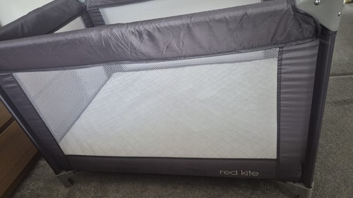 Red kite travel cot - red,