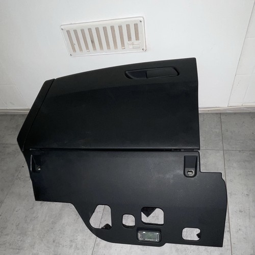 Audi glove box - front, left