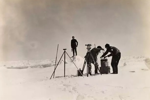 Members the expedition with - of,