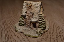 Lilliput Lane Chestnut Cottage Christmas Collection Ornimental Miniature Cottage