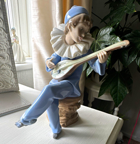 Nao porcelain clown musician - porcelain,