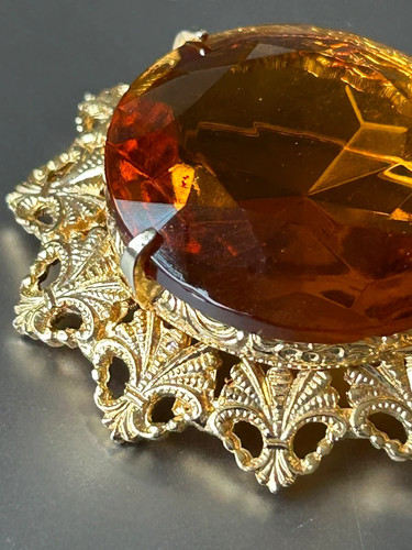 Vintage gold tone brooch with