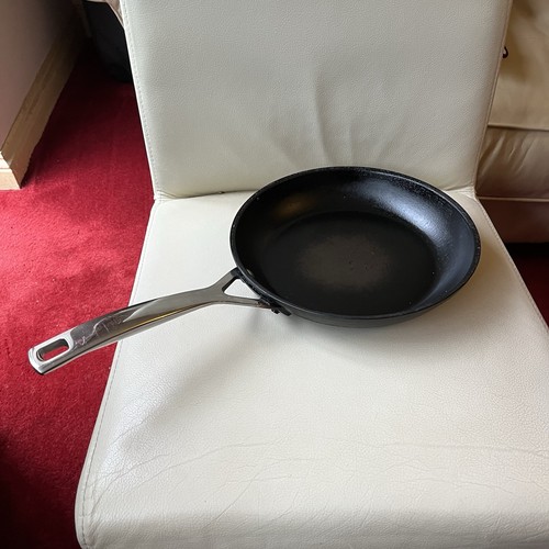 Creuset toughened non - toughened, non-stick