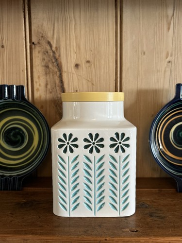 Hornsea pottery springtime - pottery,