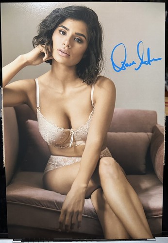 Diane guerrero signed - signed, photo