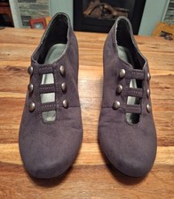 Red Level Charcoal Grey Suede