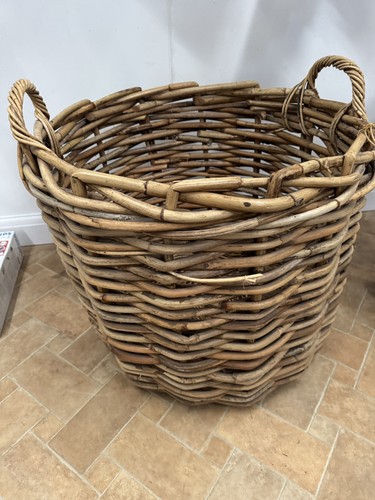Stunning huge wicker log - stunning, /
