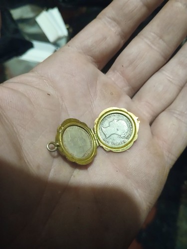 Locket dont think its gold - dont, i