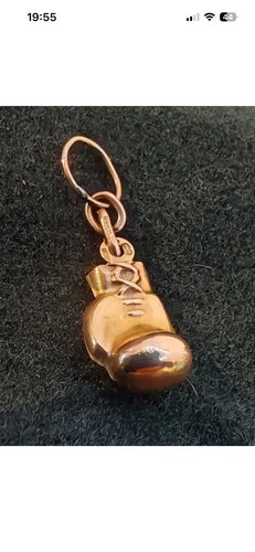 9ct gold boxing glove pendant - gold,