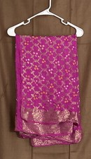 Women Dupatta Bandhani Art