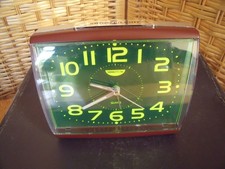 ALARM CLOCK - EASY-TO-READ-GLOW-IN-THE-DARK