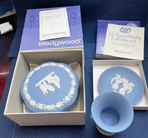 Wedgwood blue jasperware bud - blue,