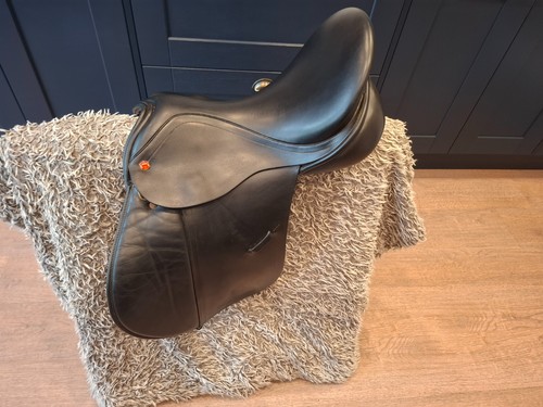 Albion black saddle 17 - g,