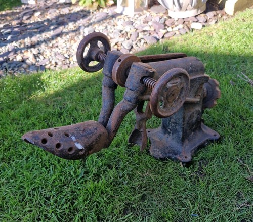 Vintage cobblers cast iron - cobblers,