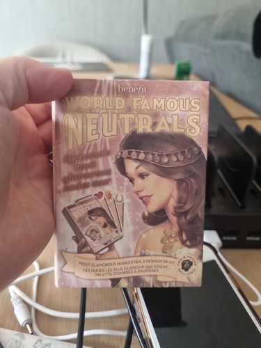 Benefit make worlds famous - make-up,