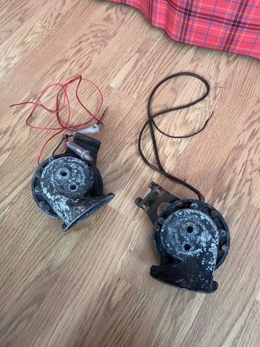 Vintage snail shell horns - 2x,