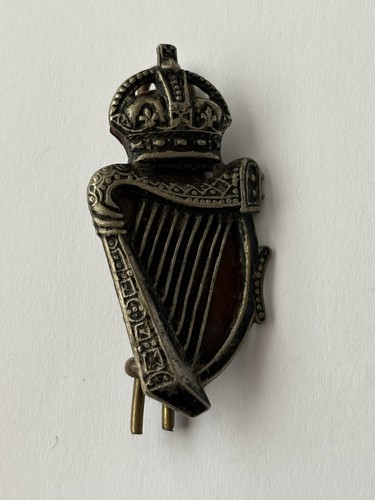 U c collar - r.u.c., badge.
