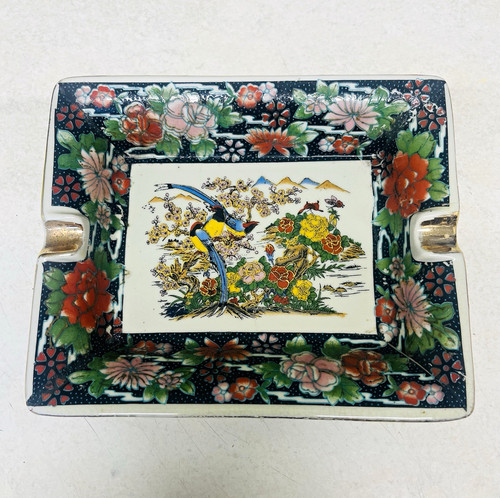 Square ceramic ashtray with - square,