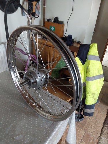 Triumph t140 front wheel - front, 21"