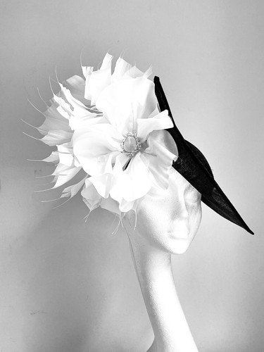 Black flower saucer disc - , hat