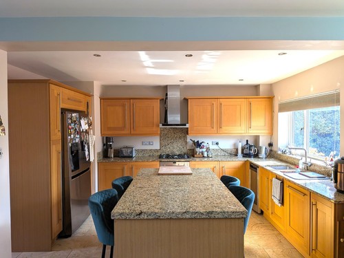 Solid oak fitted kitchen - oak,