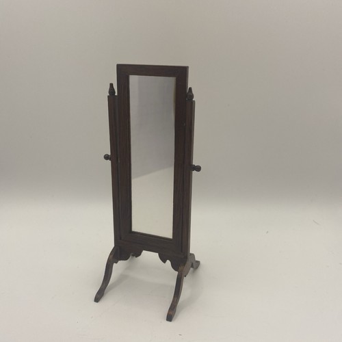 Miniature collectible j - 1/12,