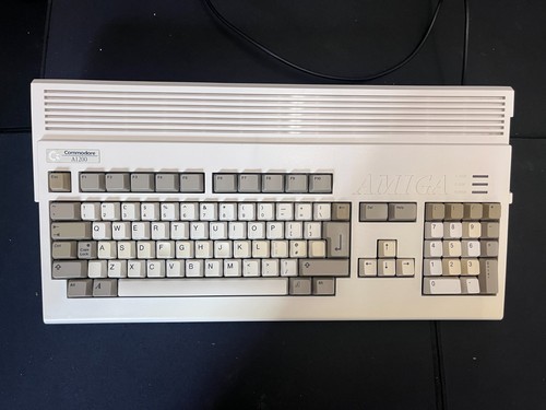 Commodore amiga a1200 - commodore,