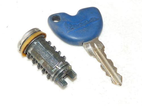 Vespa et4 125 key - 125, locking